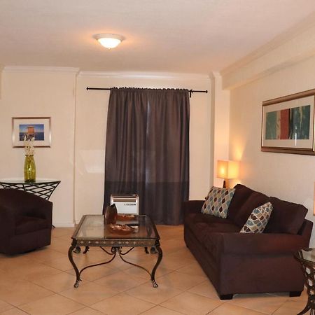 On Hollywood Beach - Affordable Two Bedrooms Sleeps 6 With Two Bathrooms デイニア・ビーチ エクステリア 写真