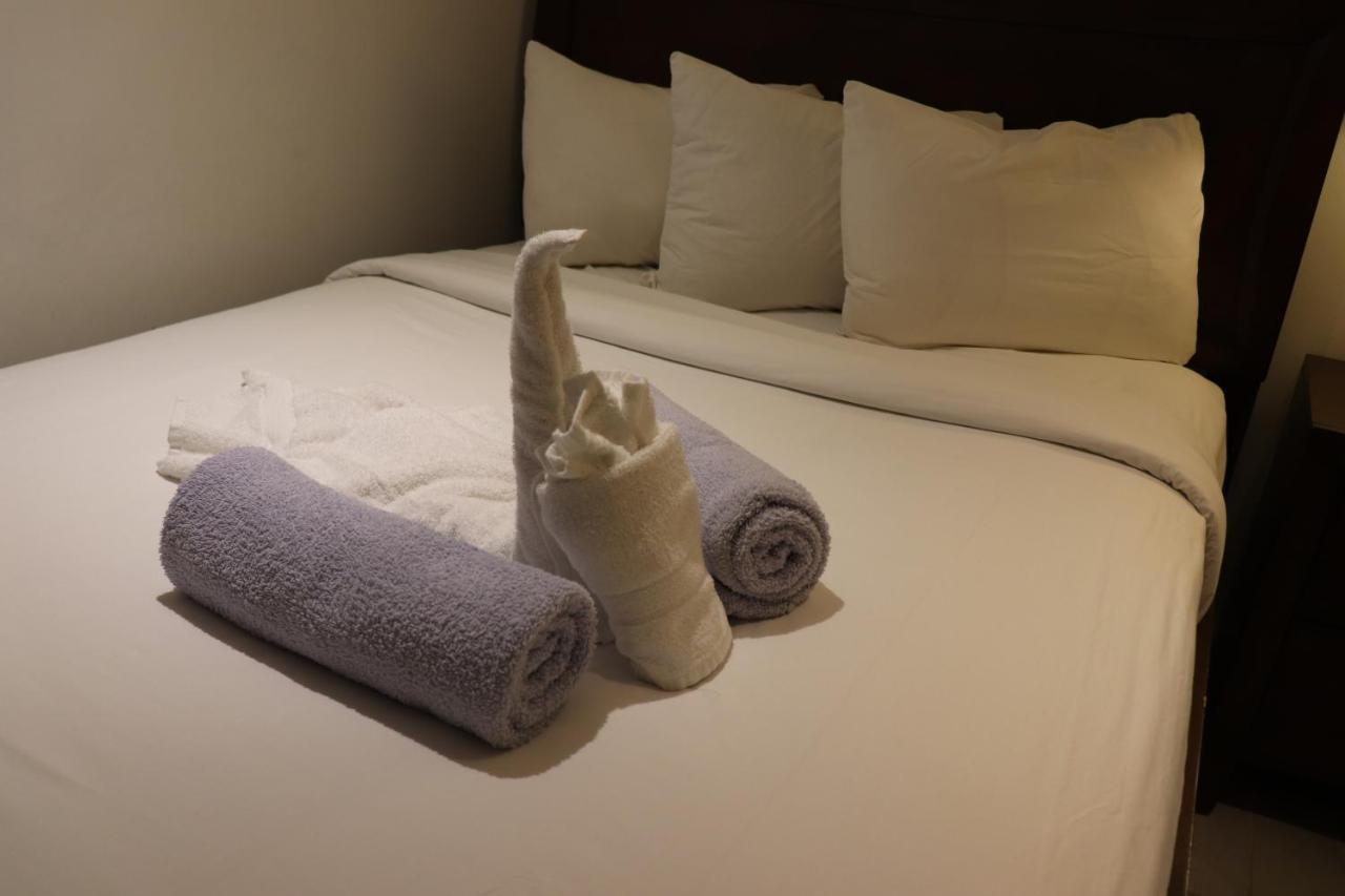 On Hollywood Beach - Affordable Two Bedrooms Sleeps 6 With Two Bathrooms デイニア・ビーチ エクステリア 写真