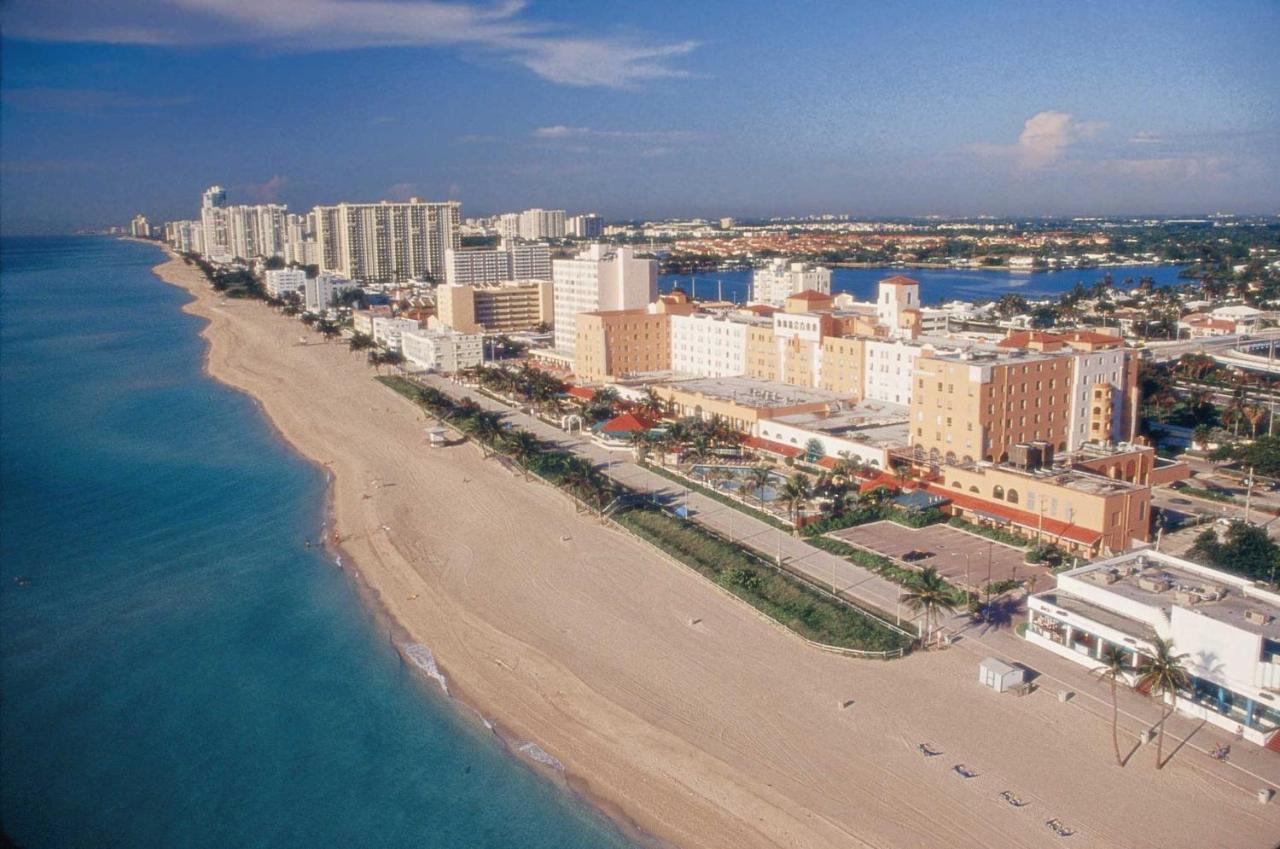 On Hollywood Beach - Affordable Two Bedrooms Sleeps 6 With Two Bathrooms デイニア・ビーチ エクステリア 写真