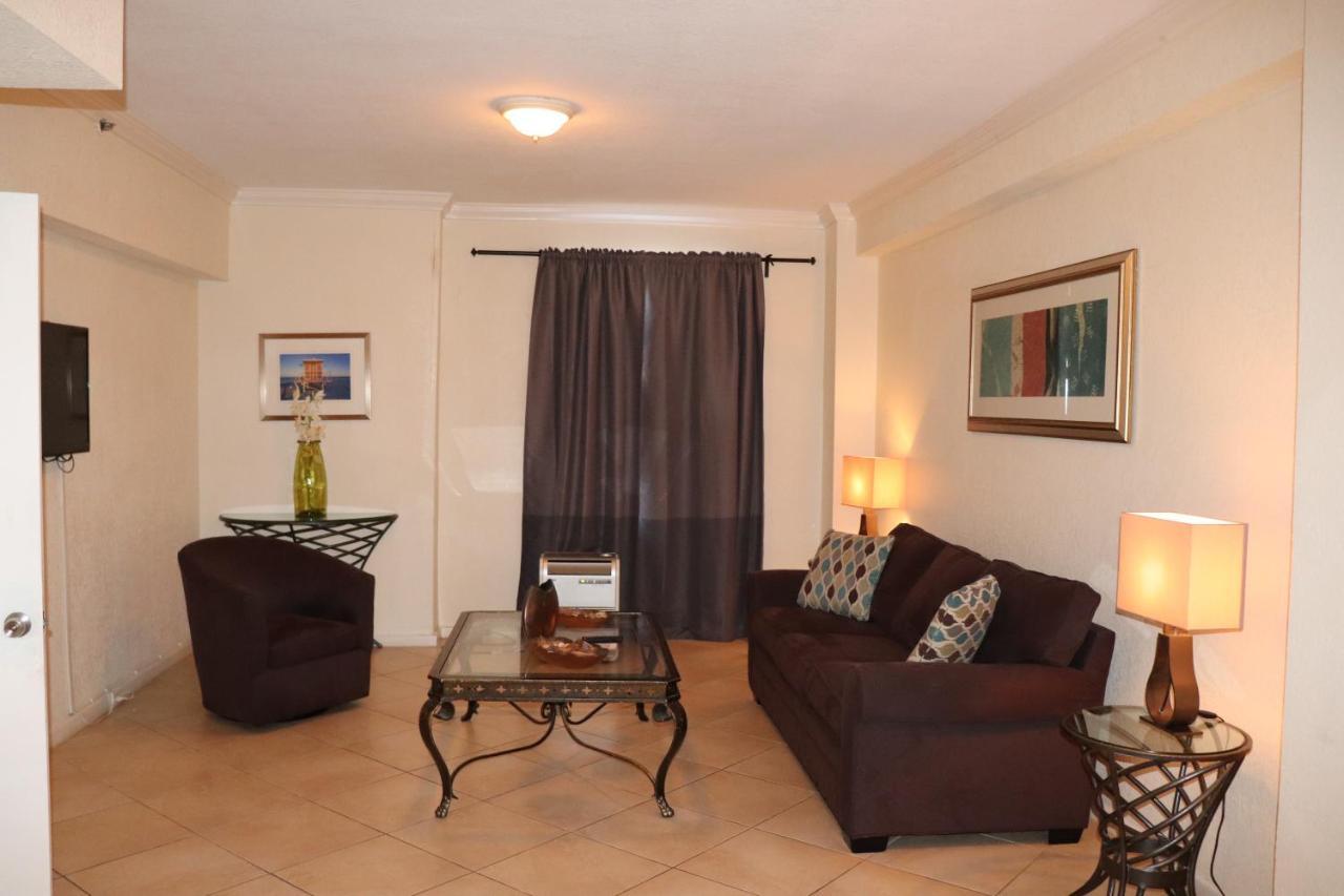 On Hollywood Beach - Affordable Two Bedrooms Sleeps 6 With Two Bathrooms デイニア・ビーチ エクステリア 写真