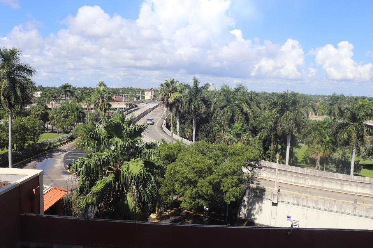 On Hollywood Beach - Affordable Two Bedrooms Sleeps 6 With Two Bathrooms デイニア・ビーチ エクステリア 写真