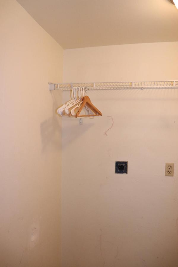 On Hollywood Beach - Affordable Two Bedrooms Sleeps 6 With Two Bathrooms デイニア・ビーチ エクステリア 写真