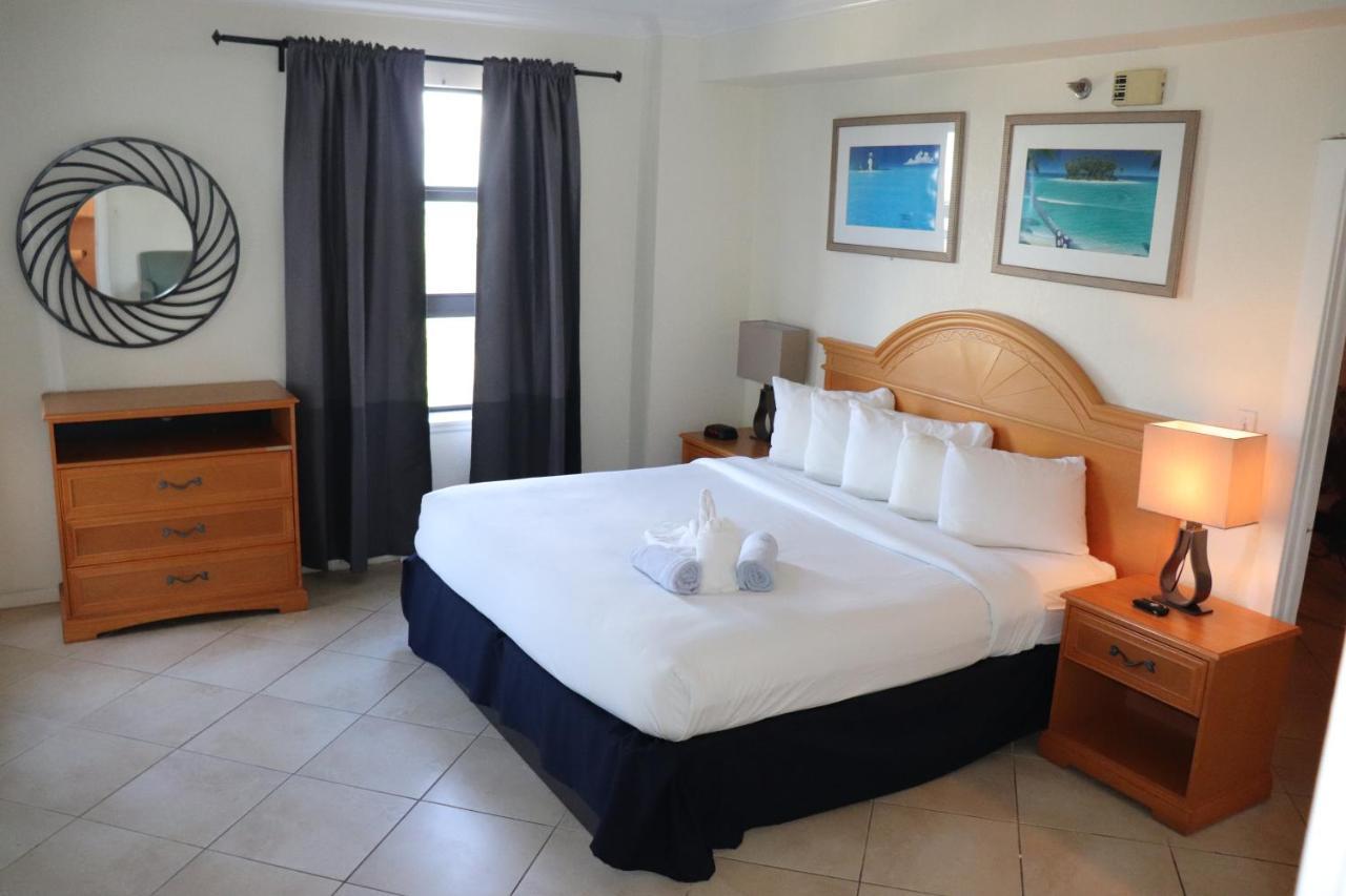 On Hollywood Beach - Affordable Two Bedrooms Sleeps 6 With Two Bathrooms デイニア・ビーチ エクステリア 写真