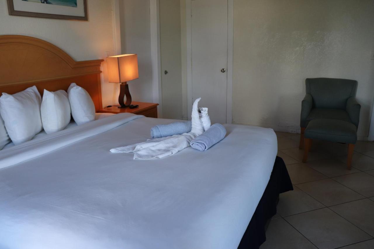 On Hollywood Beach - Affordable Two Bedrooms Sleeps 6 With Two Bathrooms デイニア・ビーチ エクステリア 写真
